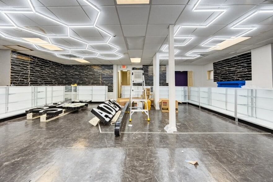 4226 Mayfield Rd, Cleveland, OH à vendre - Photo du bâtiment - Image 3 de 15