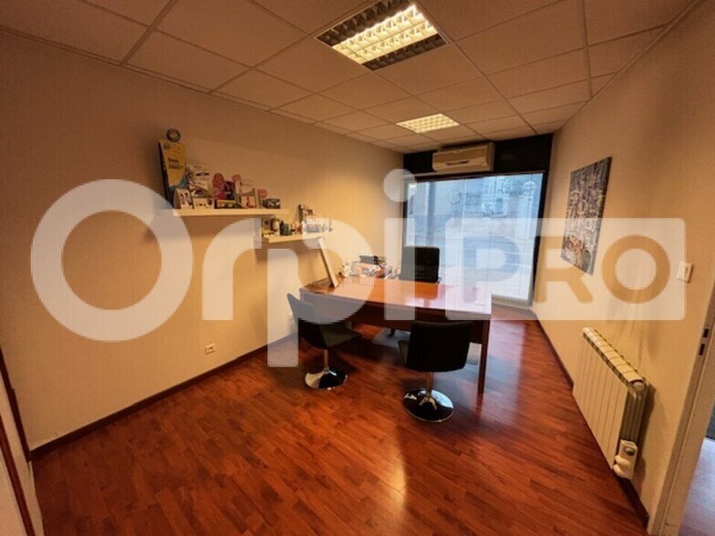 Retail in Villefranche-sur-Saône for lease - Interior Photo - Image 3 of 9