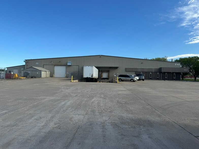 2302 S North Rd, Grand Island, NE for lease - Building Photo - Image 2 of 7