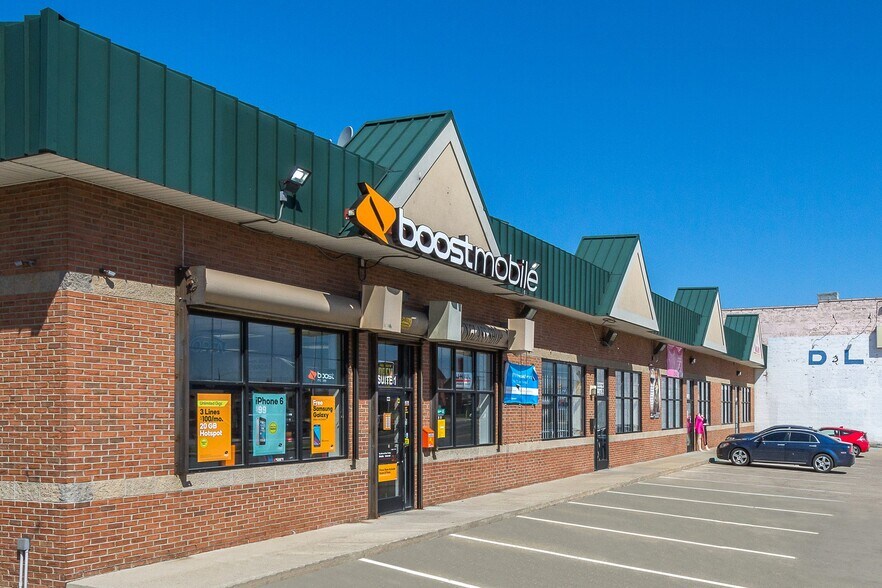 13323 Livernois Ave, Detroit, MI à louer - Photo du bâtiment - Image 1 de 3