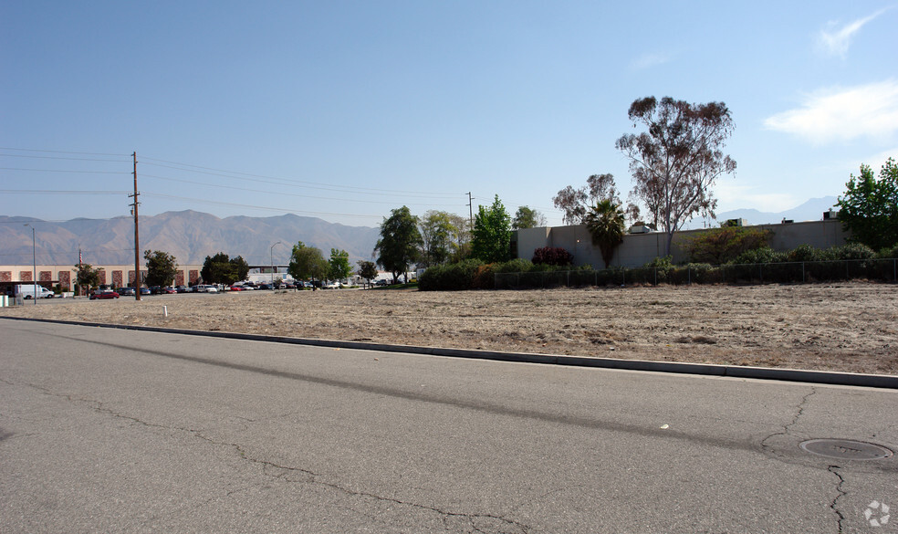 SEC Commerce Ln & W Esplanade Ave, San Jacinto, CA for sale - Building Photo - Image 1 of 6