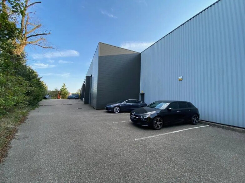 Bureau dans Chaponost à louer - Photo du bâtiment - Image 2 de 7