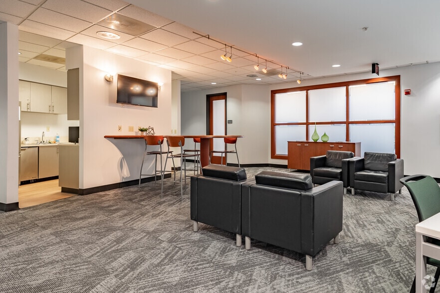 2202 N Westshore Blvd, Tampa, FL for lease - Building Photo - Image 3 of 24