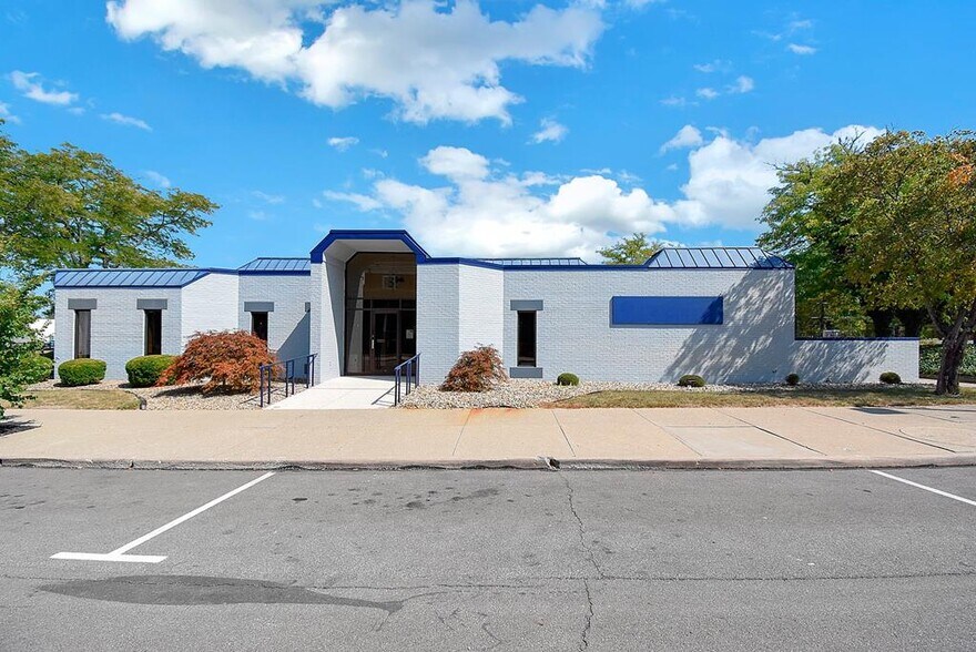 245 N Seltzer St, Crestline, OH à vendre - Photo principale - Image 1 de 53