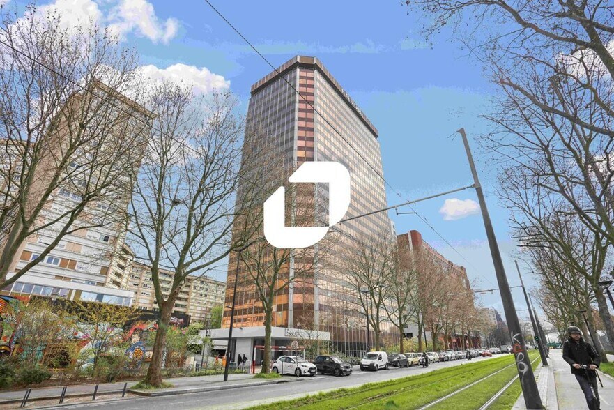 Office in Pantin for sale - Building Photo - Image 1 of 11