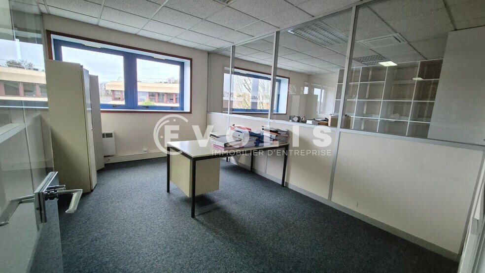 Office in Collegien for lease - Interior Photo - Image 2 of 9