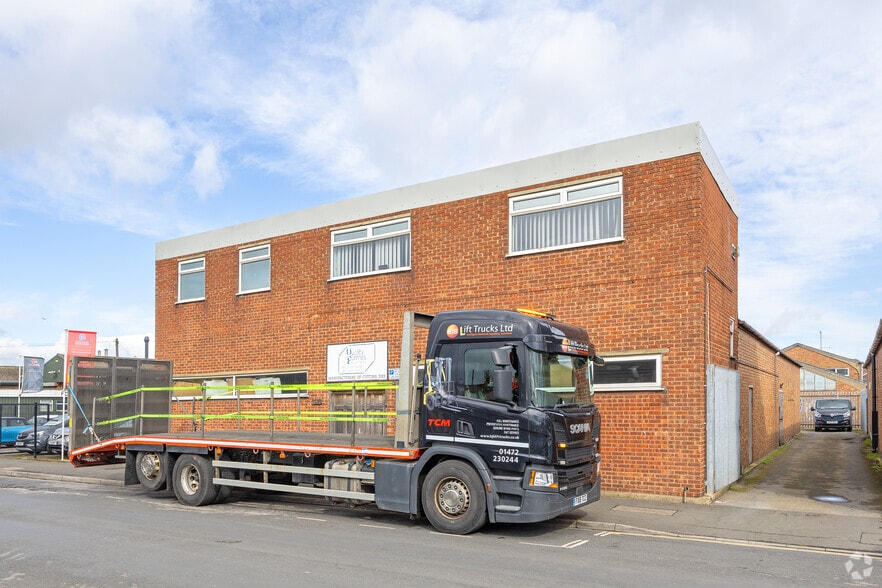 13-21 Church St, Grimsby à louer - Photo du bâtiment - Image 2 de 2