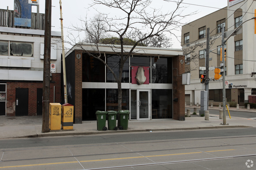 1220 Queen St E, Toronto, ON à vendre - Photo principale - Image 1 de 1