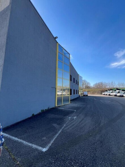 Flex in La Verpillière for lease - Building Photo - Image 3 of 10