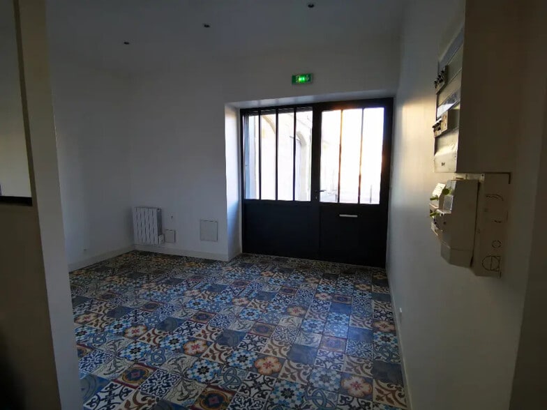 Flex in Bordeaux for sale - Building Photo - Image 2 of 11