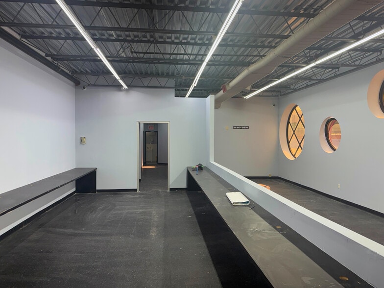 250 Jackson Ave, Bronx, NY for lease - Building Photo - Image 3 of 11