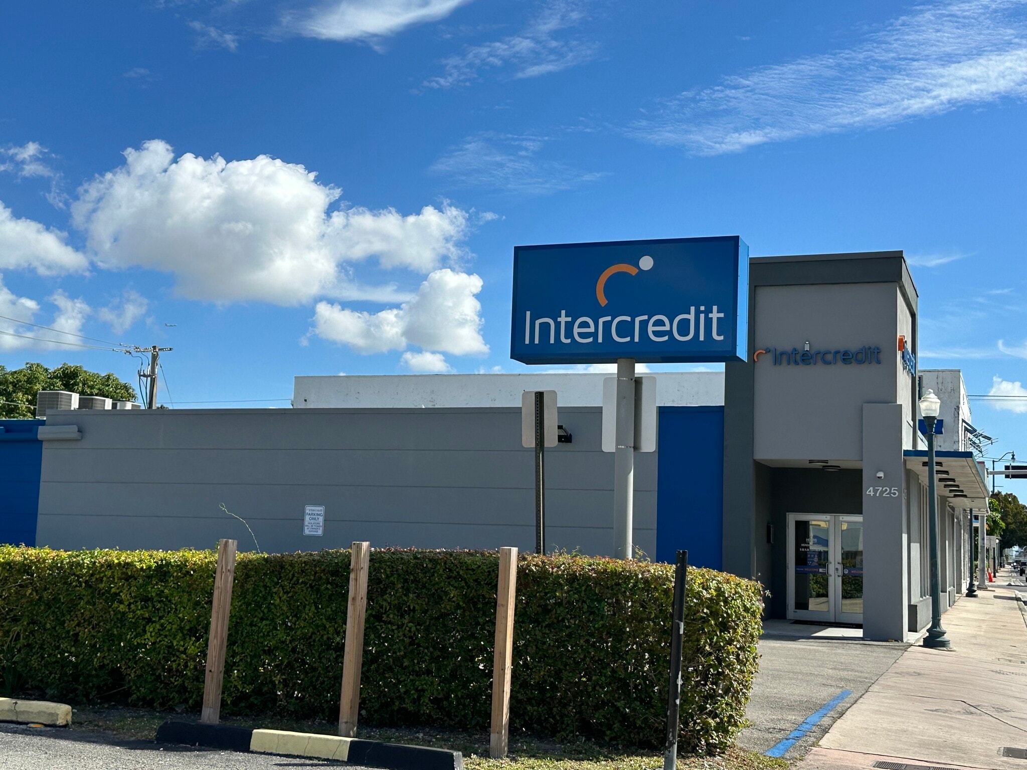 4713-4725 SW 8th St, Miami, FL à louer Photo du bâtiment- Image 1 de 5