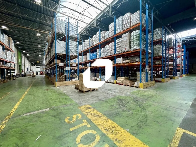 Flex in Saint-Priest for lease - Building Photo - Image 1 of 29