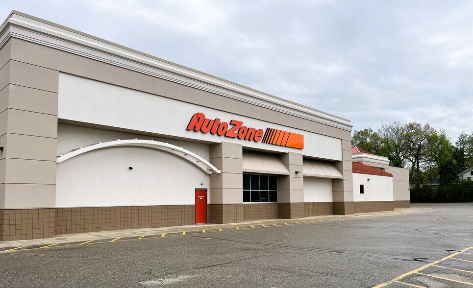 1100 SW 28th St, Wyoming, MI à louer - Photo du bâtiment - Image 3 de 7