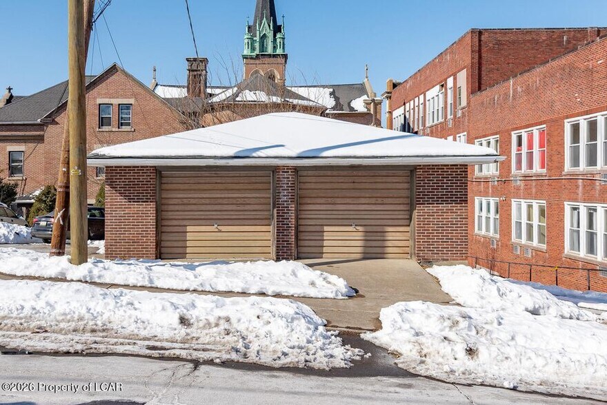 611 N Main St, Plains, PA à vendre - Photo du bâtiment - Image 2 de 9