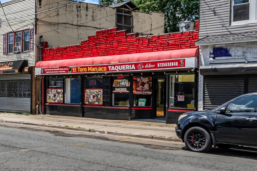 1011 E 2nd St, Plainfield, NJ à vendre - Photo du bâtiment - Image 3 de 40