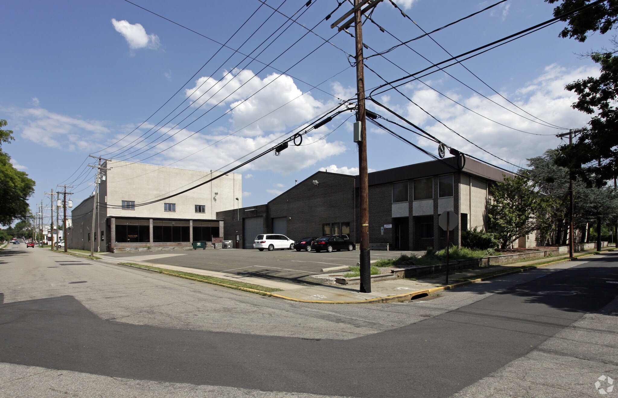 60-80 Willow St, East Rutherford, NJ à louer Photo principale- Image 1 de 7