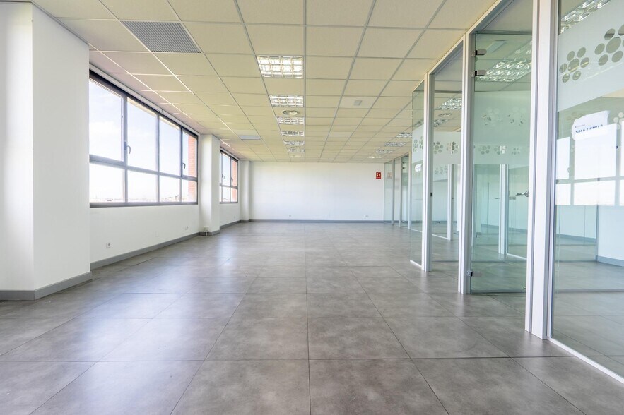Office in Madrid, Madrid for sale - Interior Photo - Image 3 of 7