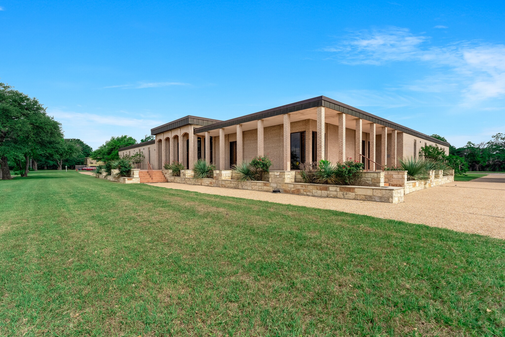 4604 Ben White Blvd E, Austin, TX for lease Building Photo- Image 1 of 6