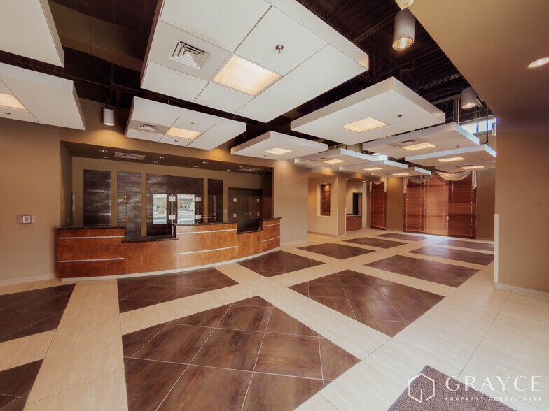 4301 N Mesa St, El Paso, TX for lease - Building Photo - Image 2 of 44