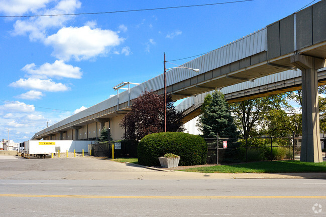 Plus de détails pour 5380 Vine St, Cincinnati, OH - Industriel/Logistique à louer