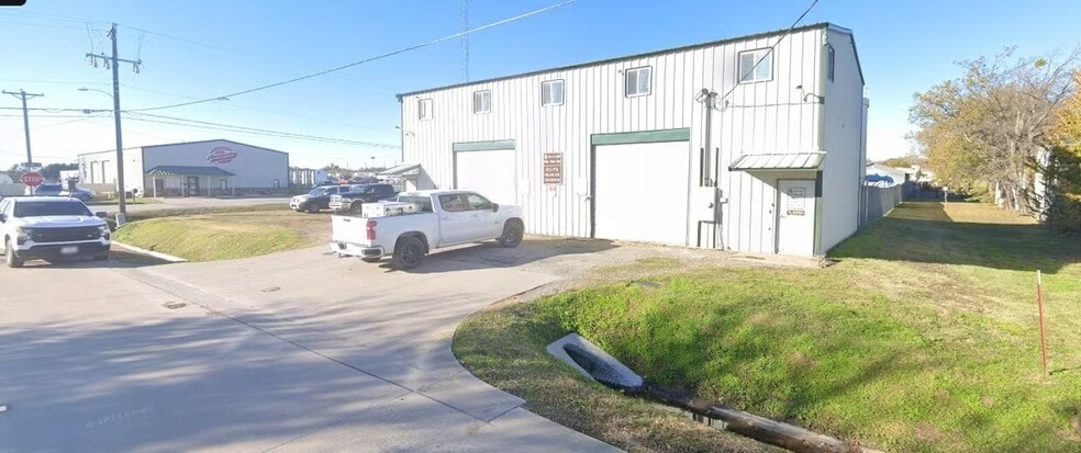 217 E 4th St, Justin, TX for sale - Building Photo - Image 1 of 2