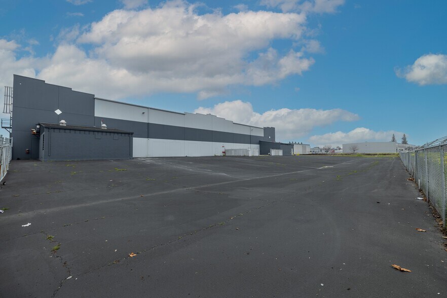 2518 Boeing Way, Stockton, CA à louer - Photo du bâtiment - Image 2 de 11