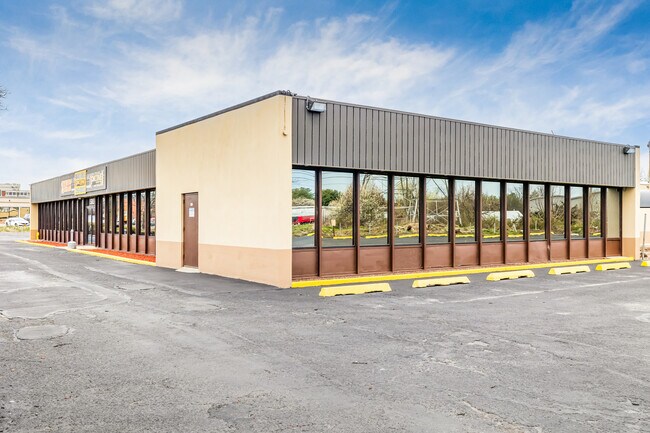 Plus de détails pour 585 Broadhollow Rd, Melville, NY - Local d'activités à louer