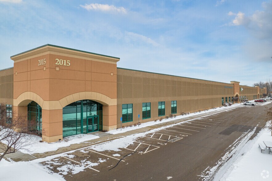 2015 Silver Bell Rd, Eagan, MN à louer - Photo du bâtiment - Image 3 de 9