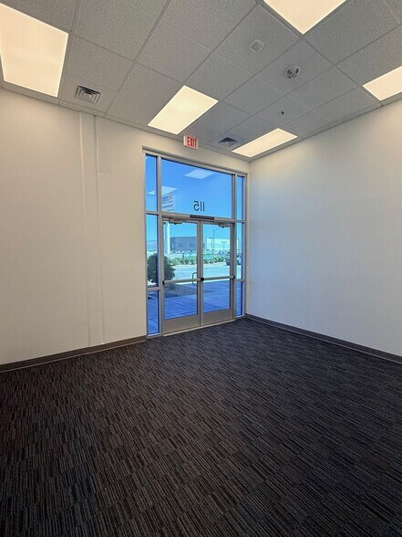 515 N Gibson Rd, Henderson, NV à louer - Photo du bâtiment - Image 2 de 17