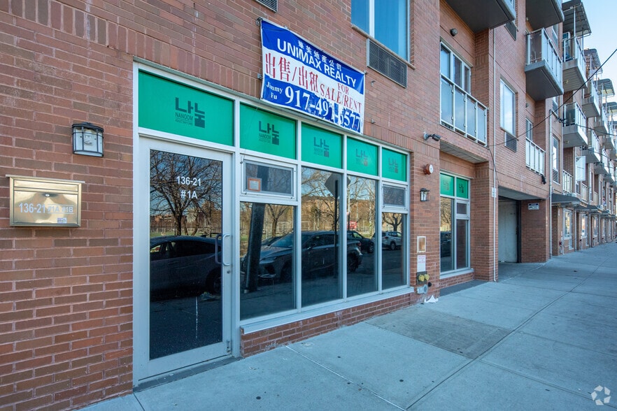 136-21 Latimer Pl, Flushing, NY for sale - Building Photo - Image 3 of 8