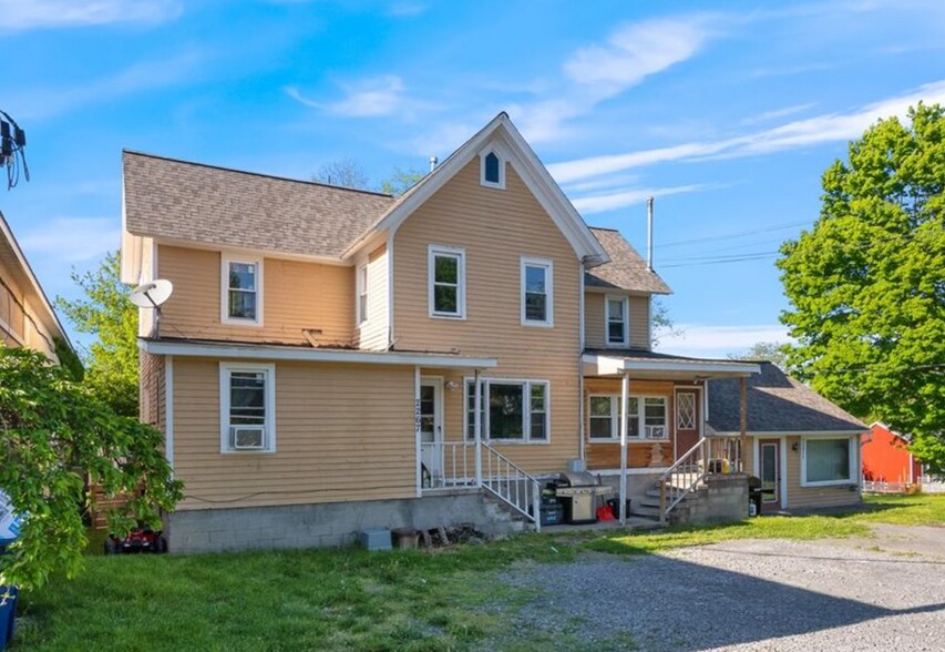 2267 Walworth Marion Rd, Walworth, NY à vendre - Photo du bâtiment - Image 2 de 6