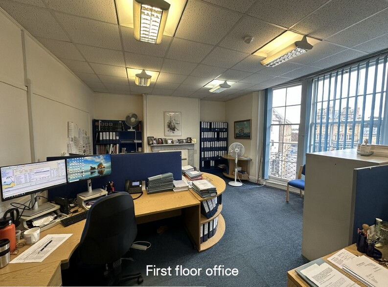 17 Market Square, Crewkerne for sale - Interior Photo - Image 2 of 4