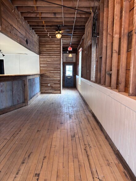 73 W State Rd, Newaygo, MI à louer - Photo intérieure - Image 3 de 6