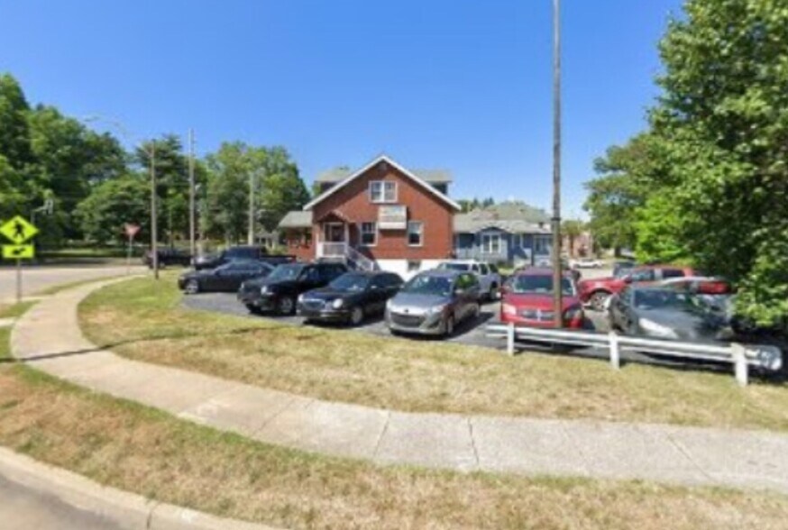 212 S Kingshighway St, Saint Charles, MO à vendre - Photo du bâtiment - Image 2 de 2