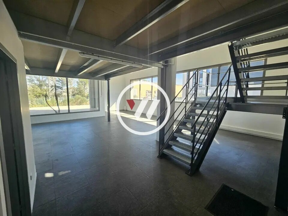 Office in Gardanne for lease Interior Photo- Image 1 of 9