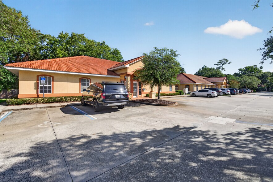 1275 W Granada Blvd, Ormond Beach, FL à louer - Photo du bâtiment - Image 2 de 36