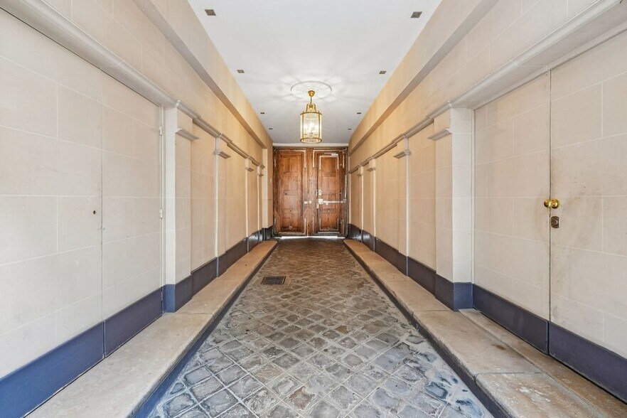 25 Rue Godot De Mauroy, Paris à louer - Photo du bâtiment - Image 3 de 9