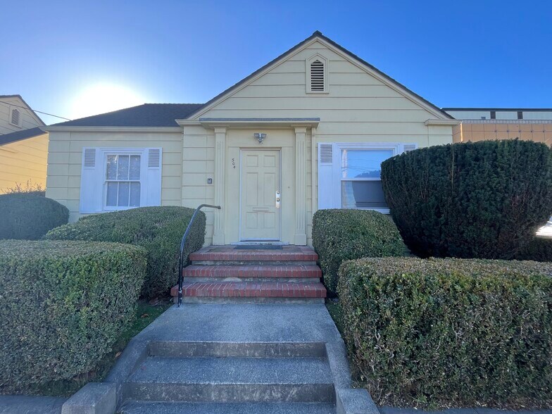 504 K St, Eureka, CA à louer - Photo principale - Image 1 de 13