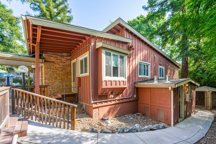 4224 Crestline Ave, Fair Oaks, CA à vendre - Photo du bâtiment - Image 2 de 4