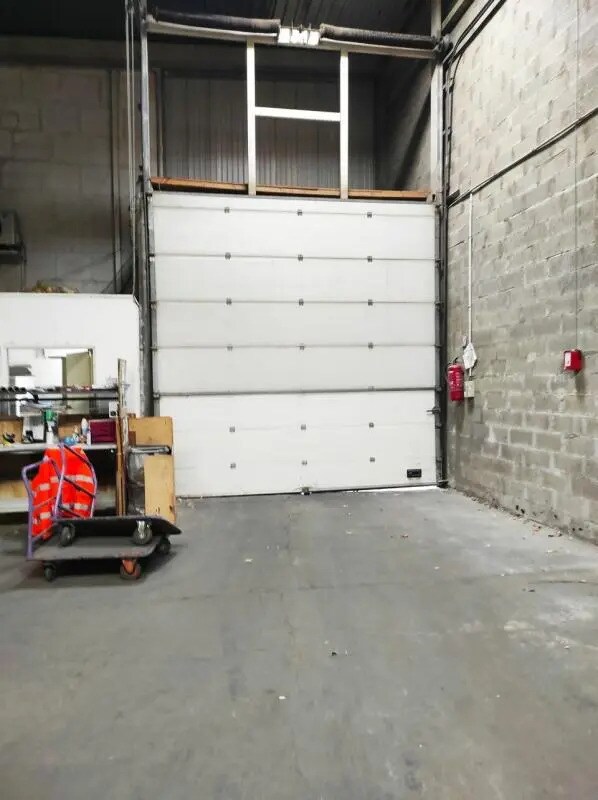 Industrial in Vitrolles for lease Interior Photo- Image 1 of 2