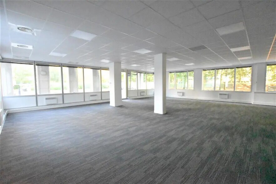 Office in Villepinte for sale - Building Photo - Image 1 of 7