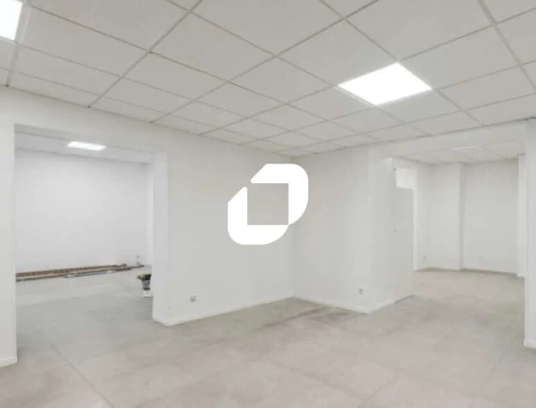 Retail in Paris for lease - Interior Photo - Image 1 of 2