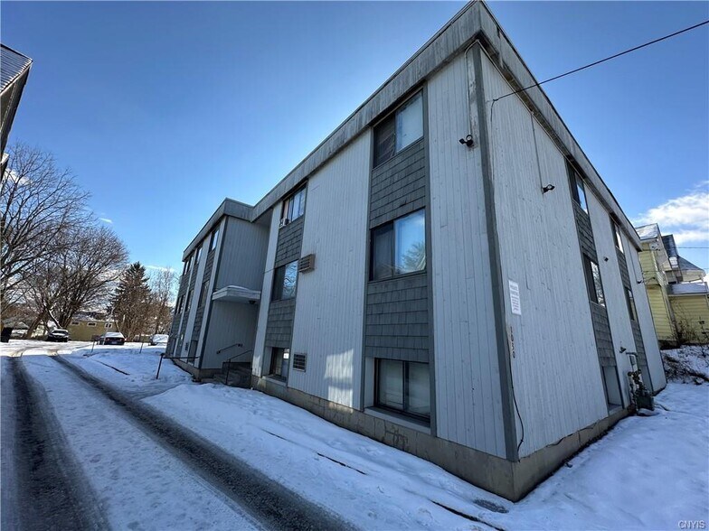 1030 Danforth St, Syracuse, NY à vendre - Photo du bâtiment - Image 3 de 6