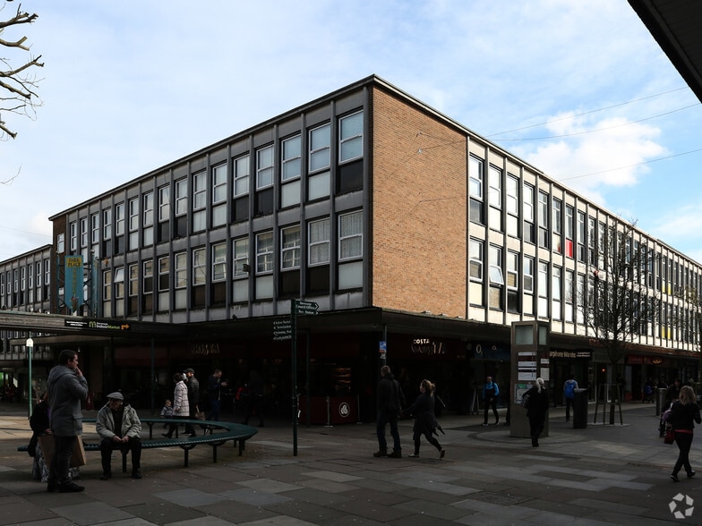 69-75 Queensway, Stevenage for sale - Primary Photo - Image 1 of 16