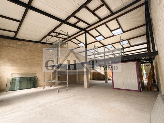 Industrial in Montreuil for lease - Interior Photo - Image 3 of 6