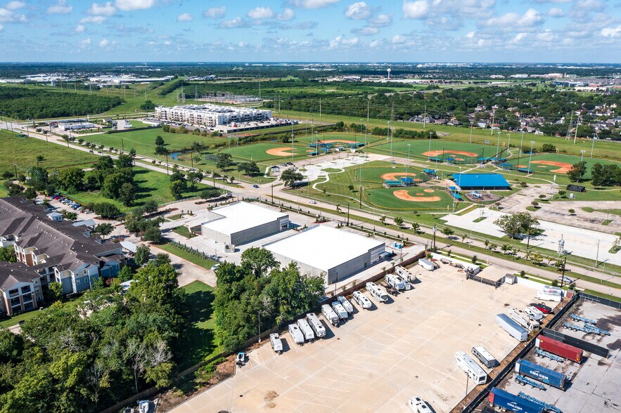 3555 Canada, La Porte, TX à louer - Photo du bâtiment - Image 3 de 5