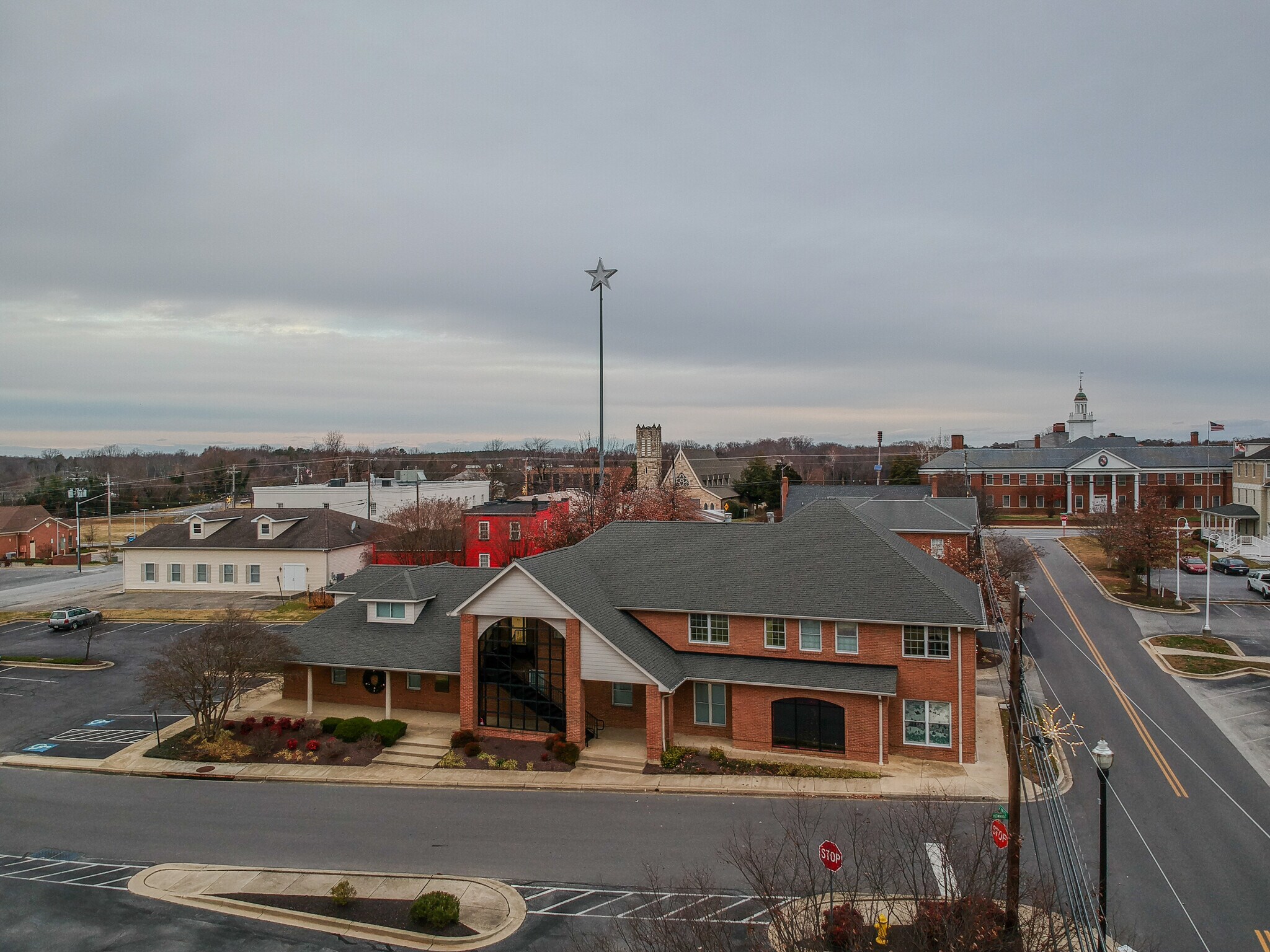 200 Howard Street #101 & 201 portefeuille de 2 propriétés à vendre sur LoopNet.ca Photo principale- Image 1 de 14