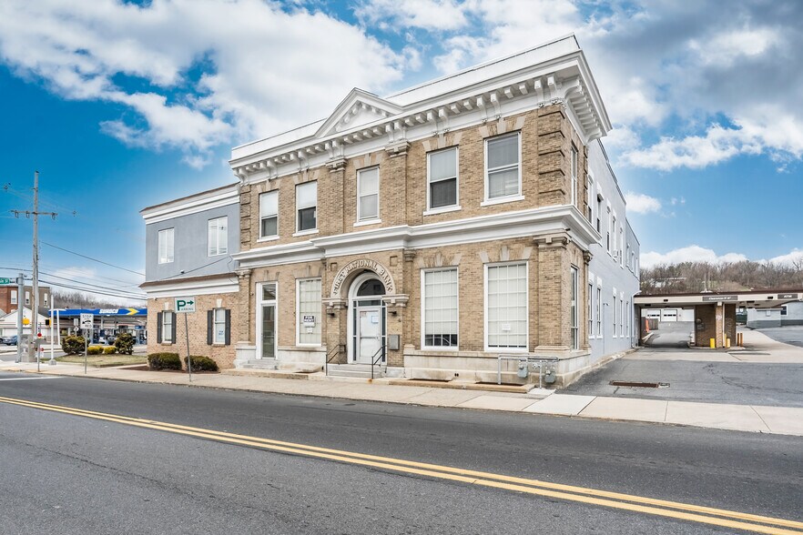 107 E Main St, Bath, PA à louer - Photo du bâtiment - Image 1 de 11