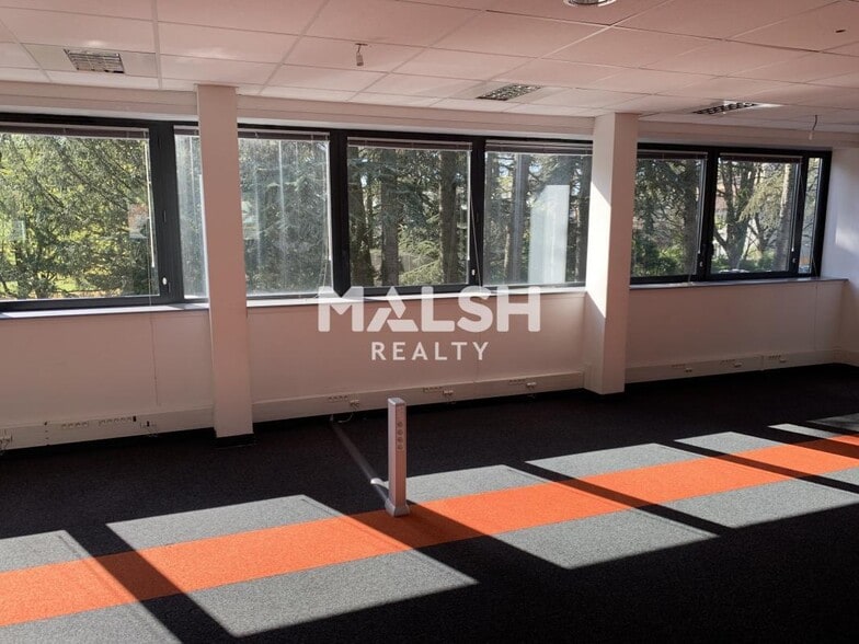 Office in Caluire-et-Cuire for lease - Building Photo - Image 3 of 15